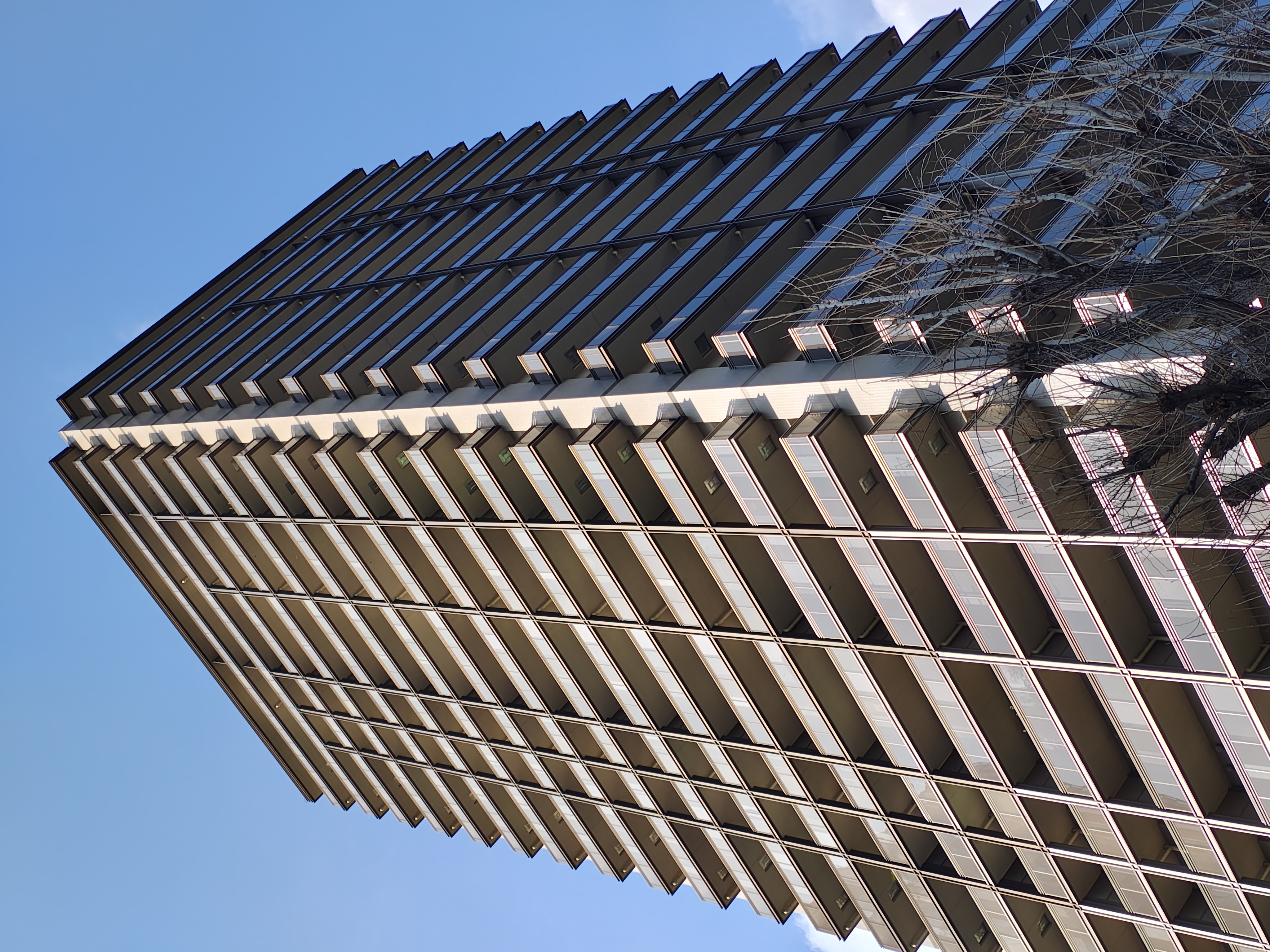 都心部家賃が世帯所得の4割を超える！