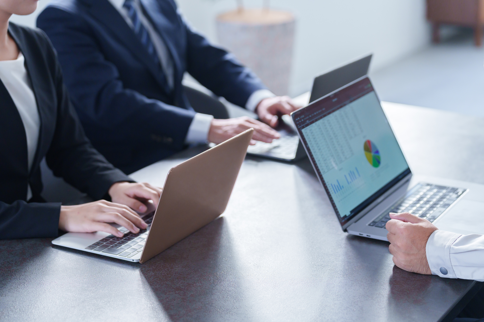 士業・金融機関との強固な連携